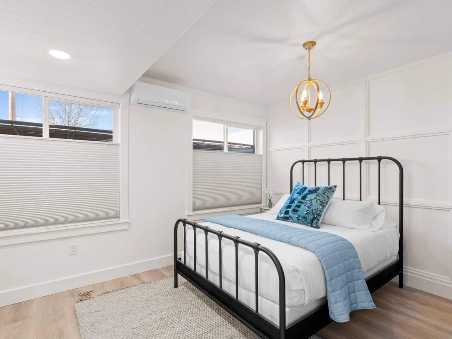 Queen Bedroom 4 - Guesthouse