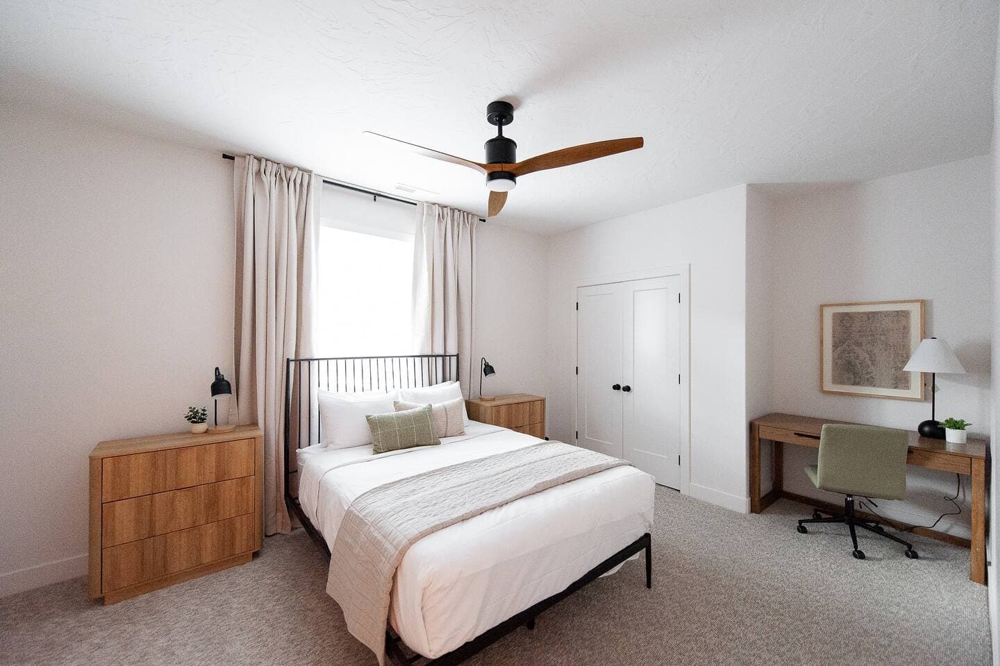 Bedroom 4 with queen bed